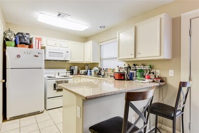 521 E House St unit B, Alvin, TX 77511 - photo 6