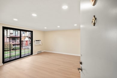 11 Royal Crest Dr unit 5, Randolph, MA 02368 - photo 2