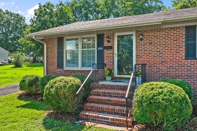 205 E Fairview Dr, Oxford, NC 27565 - photo 4