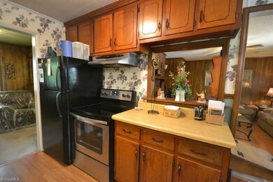 1249 Southmont Dr, Asheboro, NC 27205 - photo 5