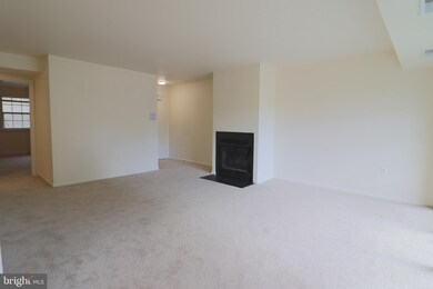 1908 Wilson Ln unit 202, McLean, VA 22102 - photo 7