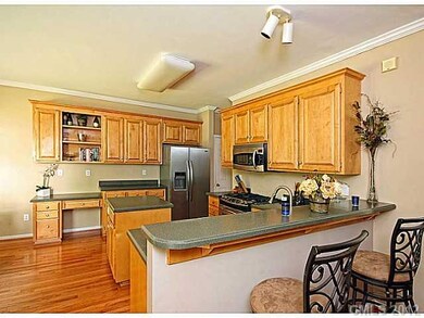 Kitchen - Large eat in kitchen with hardwoods and 