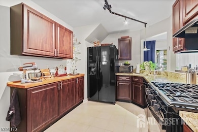 1902 Bayhead Dr, Parlin, NJ 08859 - photo 5