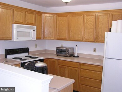 2207 Carriage Ln, Royersford, PA 19468 - photo 6