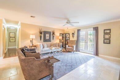 921BellevuePlantationInterior-3