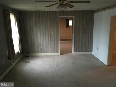 115 N Broad St unit 2ND FLOOR/ FRONT, Waynesboro, PA 17268 - photo 7