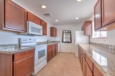 986 3rd Ave-6