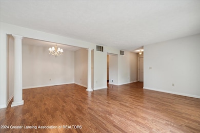 02-1327-Coolidge-Rd-12-East-Lansing-MI-4