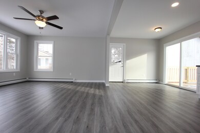 Living Room/Dining Area
