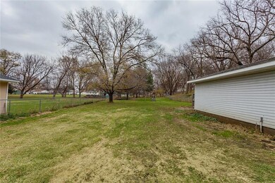 2113 SE 8th St, Des Moines, IA 50315 - photo 3