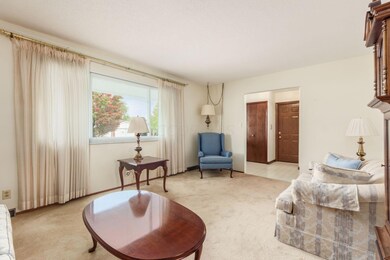 4811 Manitoba Rd, Columbus, OH 43229 - photo 3