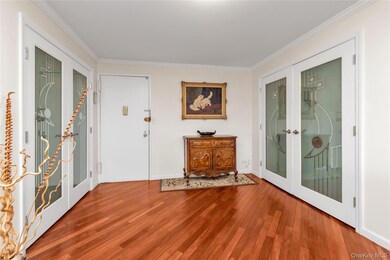 The Bay Club unit 4R, Bayside, NY 11360 - photo 3