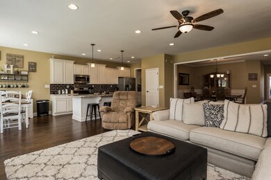 2032 Creekside Manor Ln, Knoxville, TN 37932 - photo 7