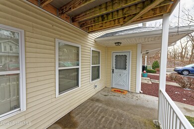 1909 Cambridge Manor Dr unit 1909, Schenectady, NY 12302 - photo 3