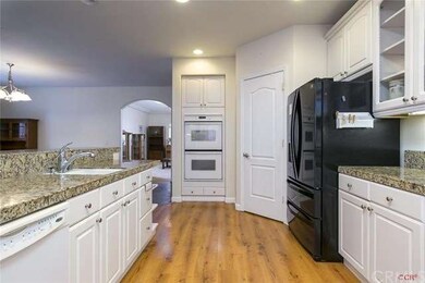 Gourmet Kitchen and Breakfast Bar Is Open to Famil
