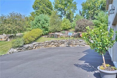 13 Creek View Ct, Easton, PA 18045 - photo 3