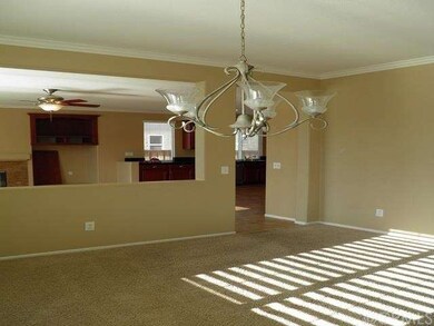 FORMAL DINING ROOM/FLEX SPACE!