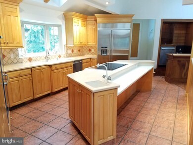 200 Meadow Glen Ln, Reading, PA 19607 - photo 6