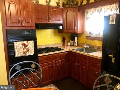 2401 N Cuthbert Dr, Lindenwold, NJ 08021 - photo 4