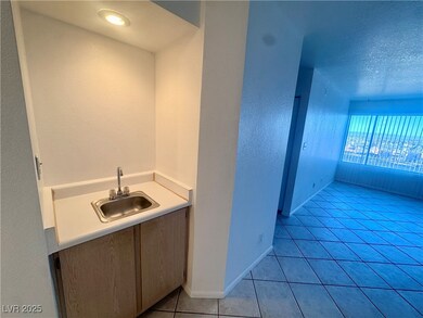 2064 Mesquite Ln unit 102, Laughlin, NV 89029 - photo 4