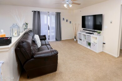 127_Jules_f201_living_2