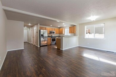 2215 SW 22nd St, Redmond, OR 97756 - photo 5