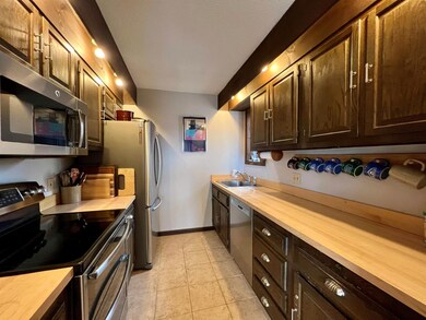 152 Sap Bucket Cir unit A6, Peru, VT 05152 - photo 5