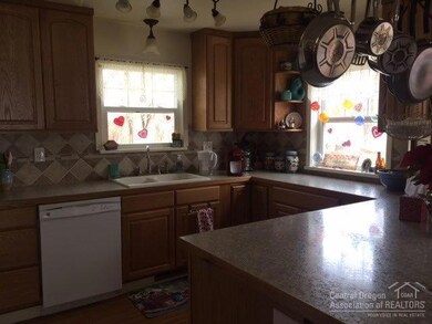 102 S Humbolt St, Canyon City, OR 97820 - photo 5