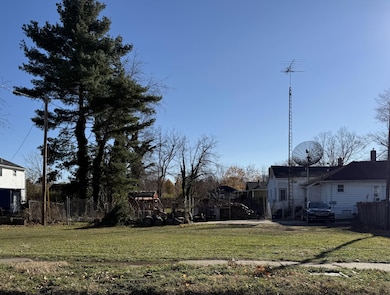 712 Wayne St, Niles, MI 49120 - photo 2