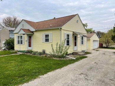 713 Hanna Blvd, Waterloo, IA 50701 - photo 2