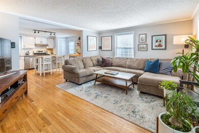 141 Dawn Dr unit B, White River Junction, VT 05001 - photo 3