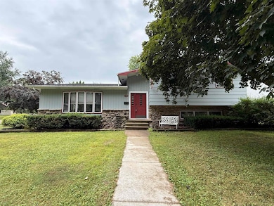 182 S Humphrey Cir, Shawano, WI 54166 - photo 2