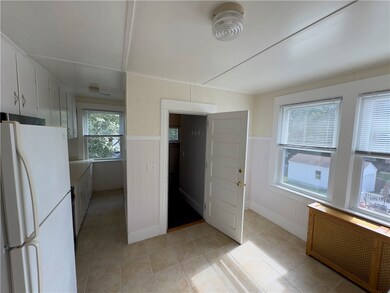 15 Freeborn St unit 2, Newport, RI 02840 - photo 2