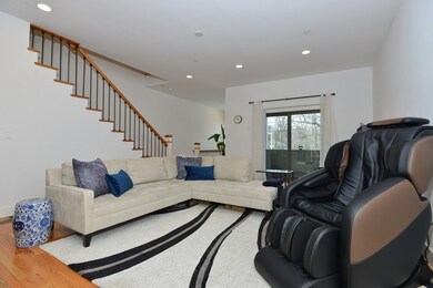 769 Heath St unit 769, Chestnut Hill, MA 02467 - photo 3