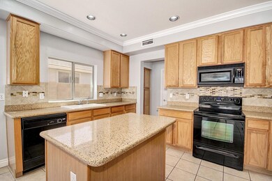 Colonial Dr (13)
