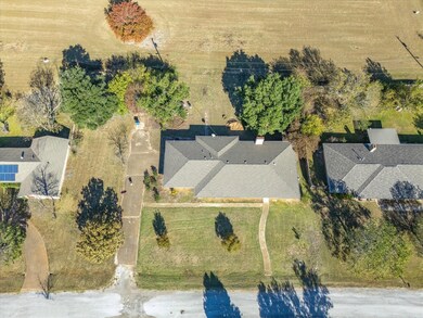 603 E Pace St, Frost, TX 76641 - photo 6