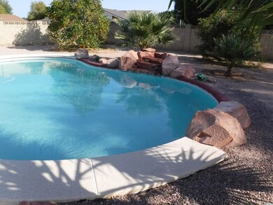 Large play pool