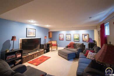2011 SW Brooklyn Ave, Topeka, KS 66611 - photo 3