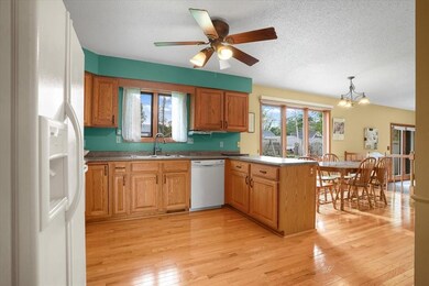 2027 Forest Dr SE, Cedar Rapids, IA 52403 - photo 5