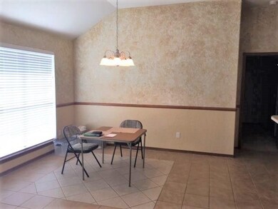 625 Madeline Ln, Moore, OK 73160 - photo 7