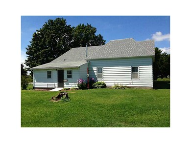 8 E Washington St, Center Point, IA 52213 - photo 2