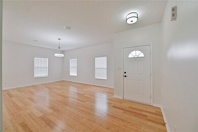 2704 Monarchy Ln, Greenwood, IN 46143 - photo 4