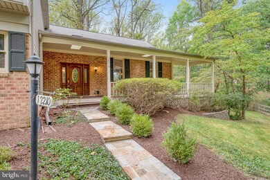 12210 Rowan Tree Dr, Fairfax, VA 22030 - photo 2