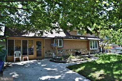 16 Aspen Ln, Levittown, PA 19055 - photo 2