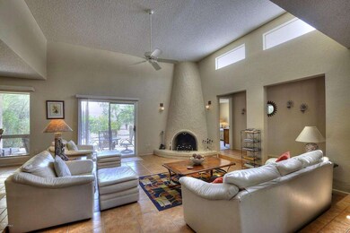 006_Living Room