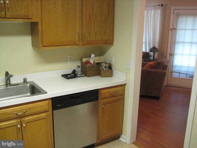 9251 Cardinal Forest Ln unit 201, Lorton, VA 22079 - photo 3