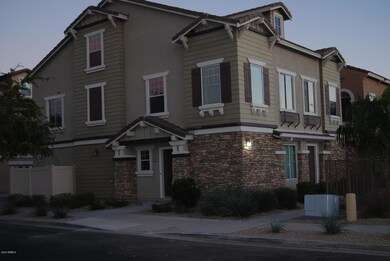 02 Front View - 947 Aspen