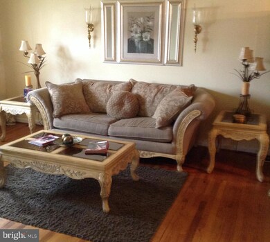 105 W Mill Ave, Capitol Heights, MD 20743 - photo 2