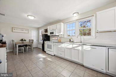 876 N Hanover St, Pottstown, PA 19464 - photo 7