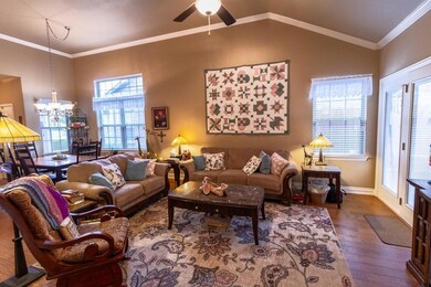 2212 Cobblestone Ct, Granbury, TX 76049 - photo 4